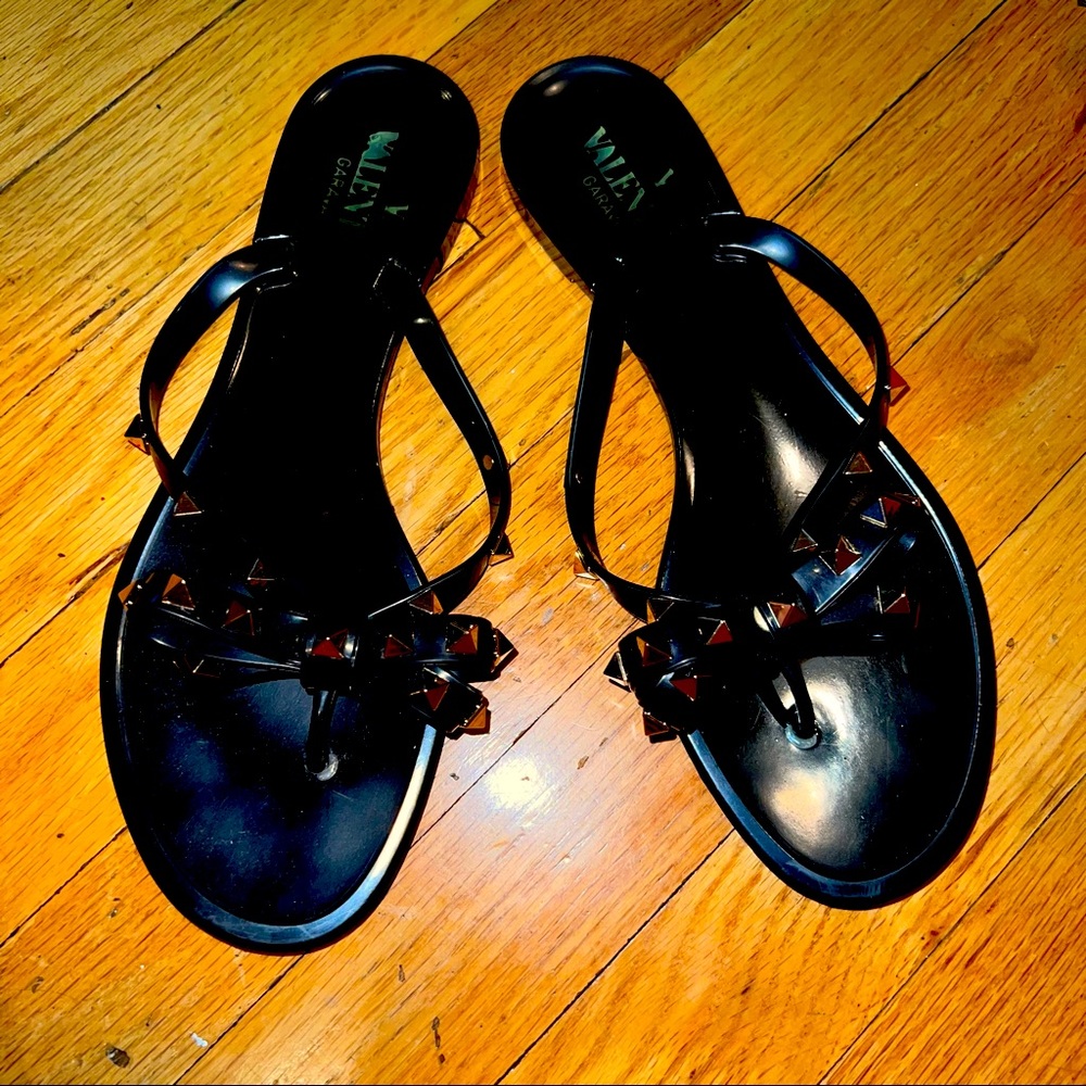 VALENTINO FLIP FLOPS WITH STUDS SLIDES